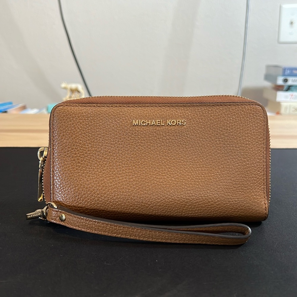 MICHAEL MICHAEL KORS Leather Continental Wristlet, Womens or Mens… I don’t judge